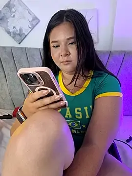 Stripchat Free Porn Cam of Wild_lilhyy