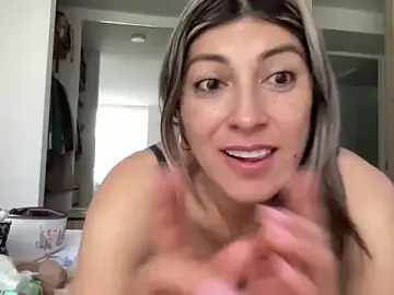 Stripchat Best live sex cam show of LunaBeya