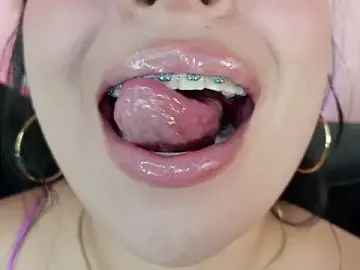 Stripchat Nude Webcam of mia_roux1