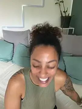 Stripchat Sex Cam of SweetPetiteNoir