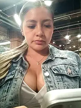 Stripchat Sex Cam of alana_69