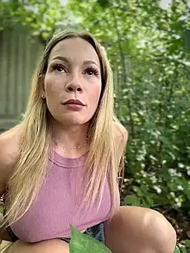 Stripchat Sex Cam of LavenderHot