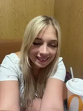 Stripchat Watch Live Sex Cams of CherryAuroraa