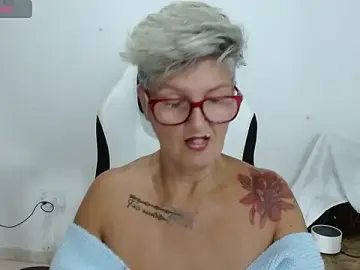 Stripchat Live Porn of bety-cum2
