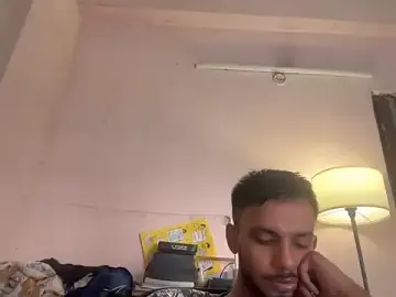 Stripchat Live Sex Cam of CutieDickBoiii