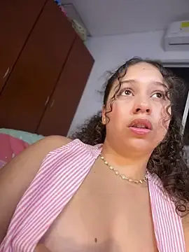 Stripchat Live Sex Cam of Shara_dreams