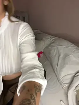 Stripchat Live Sex Cam of Gatithaaa