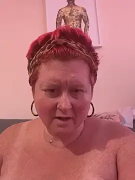 Stripchat Sex Cam of BustyRedxx