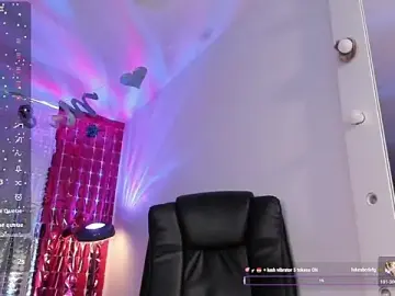 Stripchat Best live sex cam show of Mikeyvioleta_