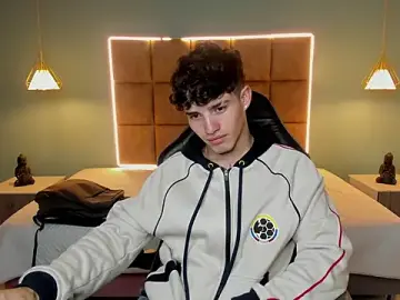 Stripchat Live Sex Cam of AlejooTwink