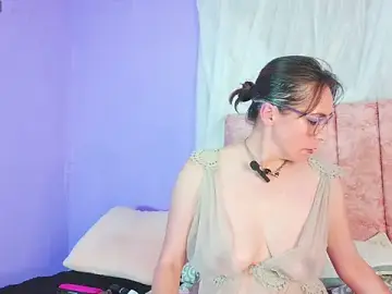 Stripchat Sex Cam of Ava_Raye