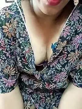 Stripchat Best Webcam of roopa__