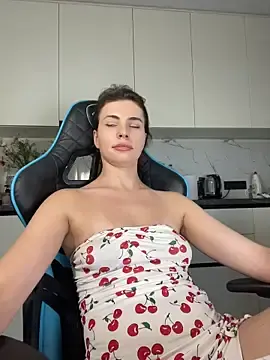 Stripchat Best live sex cam show of CurlyLara