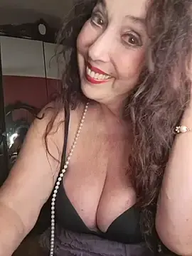 Stripchat Sex Cam of GypsyEsmeralda