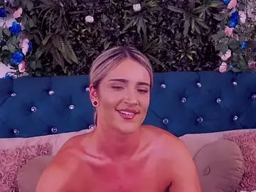 Stripchat Live Porn of CherryMuse_