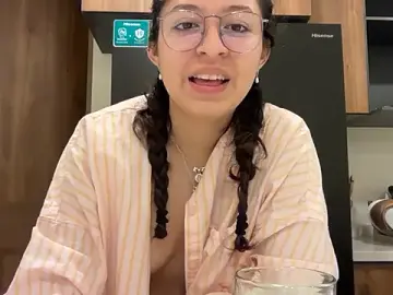Stripchat Nude Webcam of Alicatcua_