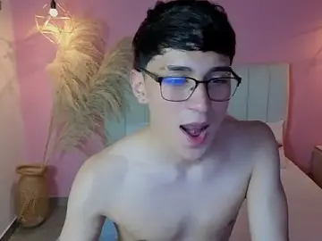 Stripchat Live Sex Cam of ryan_valentino