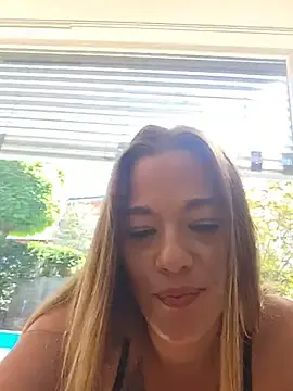 Stripchat Live Sex Cam of Luna_Lynn