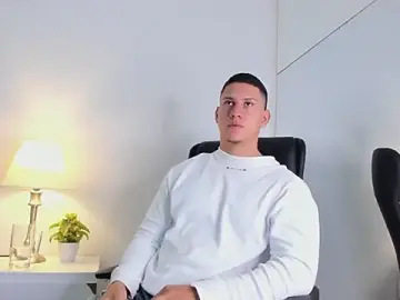 Stripchat Free Live Porn of Chriss_Diamond
