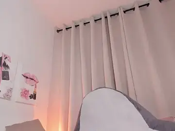 Stripchat Live Sex Cam of ReynaLuxe