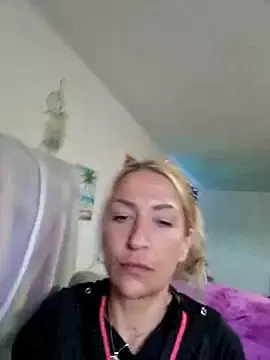 Stripchat Live Sex Cam of -Jeany-
