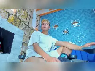 Xlovecam Live Sex of EthanWolff