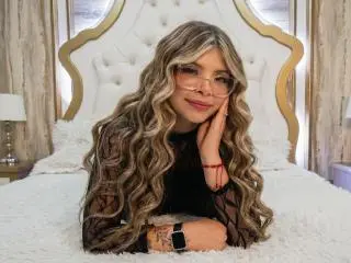 Xlovecam Nude Webcam of RileyAngel