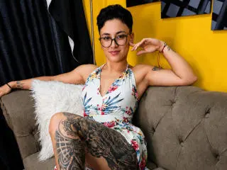 Xlovecam Adult Webcam of ConnieJonnes