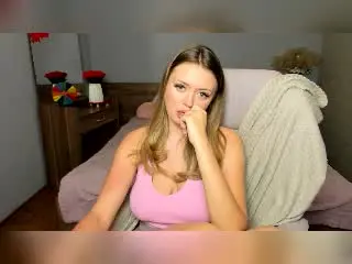 Xlovecam Live Sex Cam of Destinis