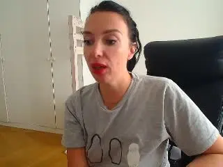 Xlovecam Live Porn of KatieFrenchie