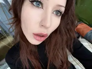 Xlovecam Live Sex Cam of CarolynnDrage