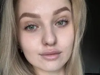 Xlovecam Live Porn of NievesMegee