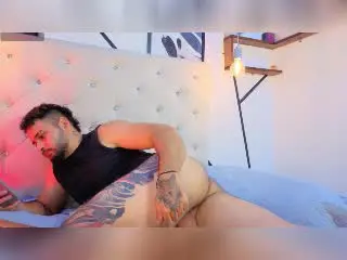Xlovecam Live Porn of AryanBrown