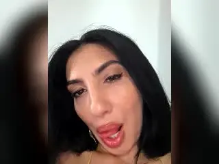Xlovecam Free Porn Cam of BrunetteBabe69