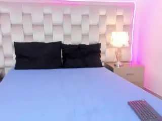 Xlovecam Watch Live Sex Cams of RayliCurly