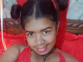 Xlovecam Free Live Porn of MariahSquirting69