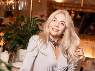 Xlovecam Live Sex of BellaRayyy