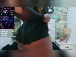Xlovecam Adult Webcam of SkylerNaomi