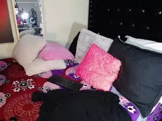 Xlovecam Sex Cam of KarenCurlyHair